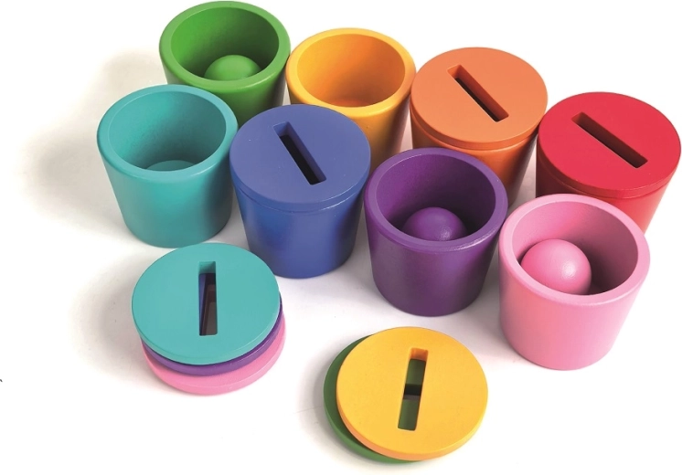 Gobelets avec fentes pour insérer les pièces