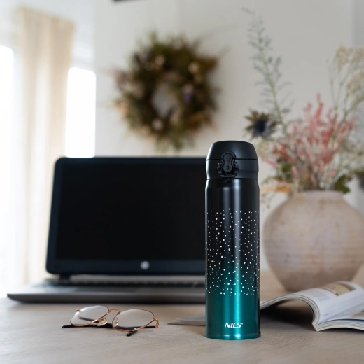 Couvercle sécurisé avec verrou anti-renversement