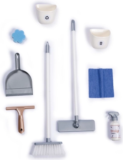 Nombreux accessoires pour jouer au ménage