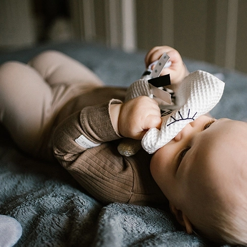 Textures, étiquettes et sons pour la stimulation sensorielle
