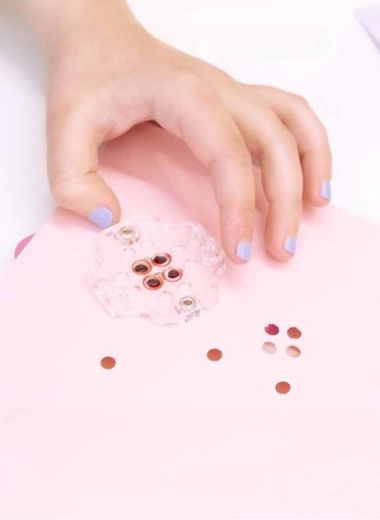 Poinçonnage précis avec plaque magnétique