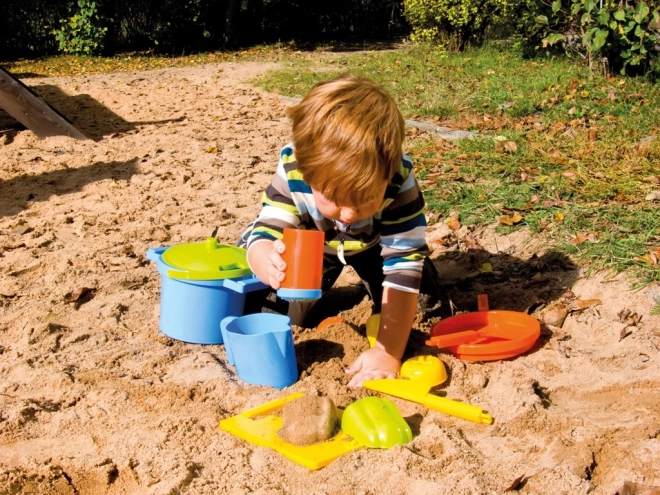 Amusement au bac à sable et à la plage