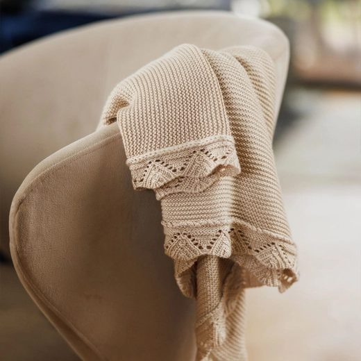 Design élégant et taille pratique pour la poussette comme pour le lit