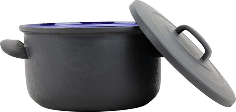 Émail bleu foncé pour une cuisson homogène