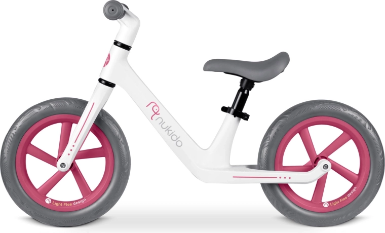 La selle réglable grandit avec l’enfant