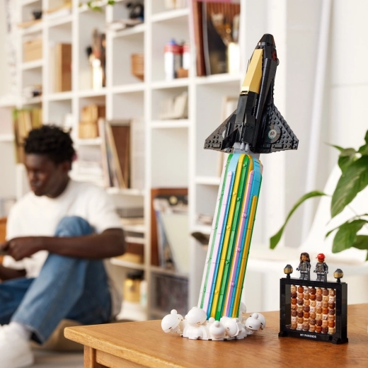 Navette iconique en pose de décollage dynamique