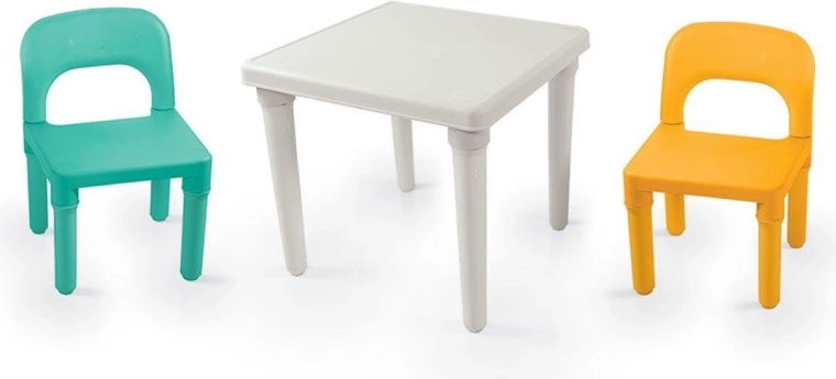 Table et 2 chaises pour jouer au quotidien