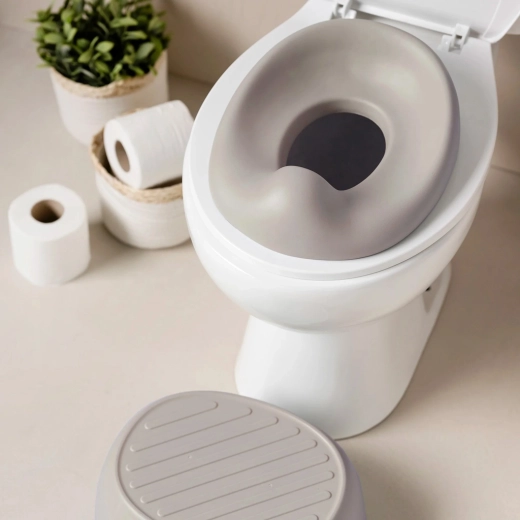 Grandit avec l’enfant : pot, réducteur de WC et marchepied