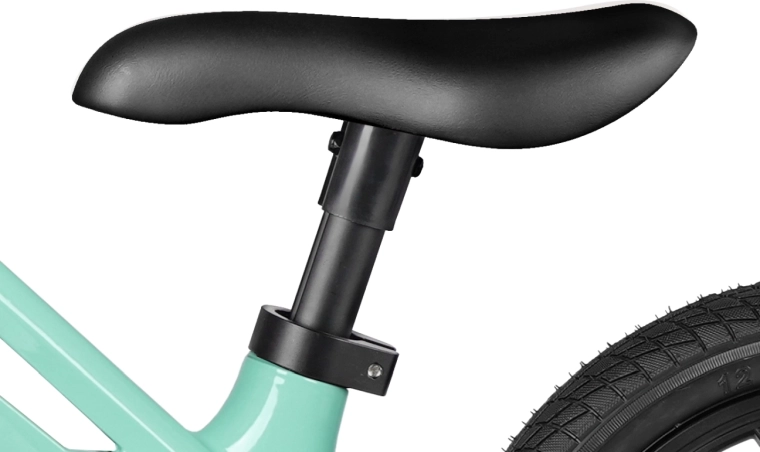 Grandit avec l’enfant grâce au réglage de la selle