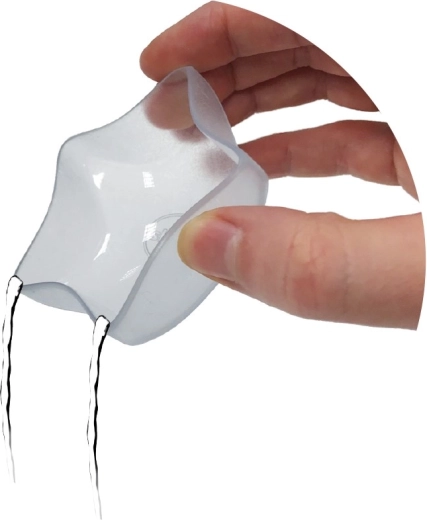 Petit seau pour puiser et verser l’eau