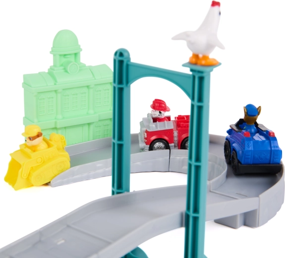 3 véhicules et la figurine Chickaletta inclus