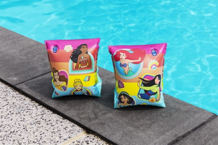 Le motif DISNEY Princess motive à nager