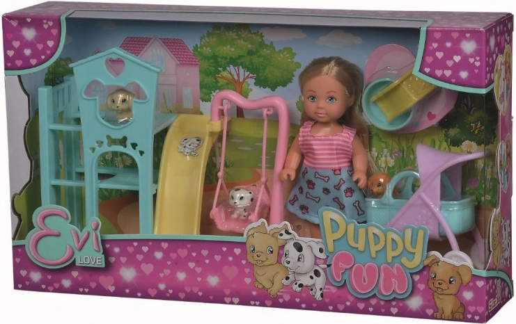 Poupée Evi sur l’aire de jeu pour chiots