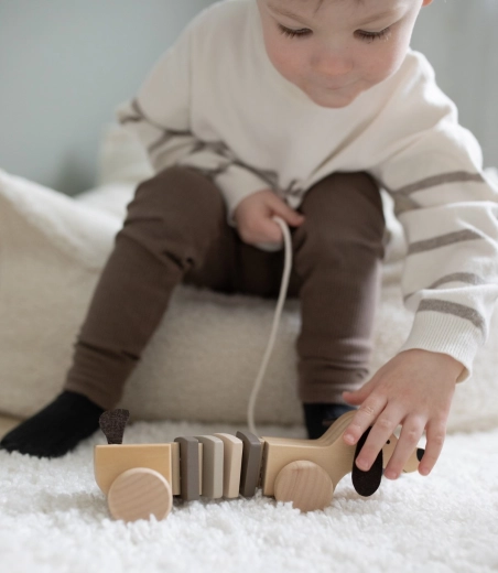 Un joli jouet en bois pour la chambre d’enfant