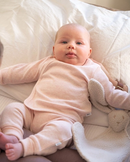 Une base confortable pour le trousseau de bébé