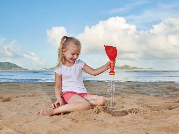 Amusement avec l’eau et le sable