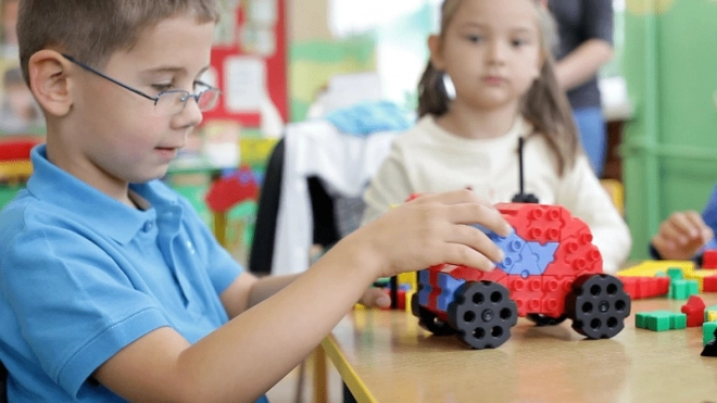 Apprendre en jouant : motricité, logique, coopération