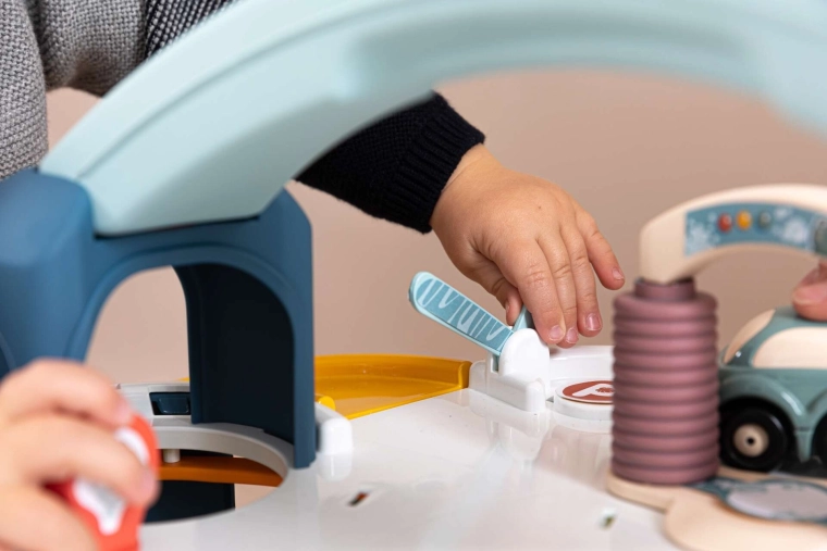 Ascenseur et lave-auto interactifs comme en vrai