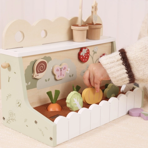 Arrosoir et pelle pour jouer au véritable jardinage