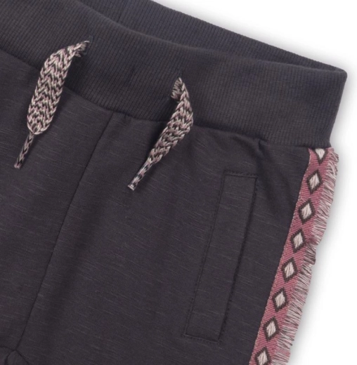 Confort grâce à la taille élastique