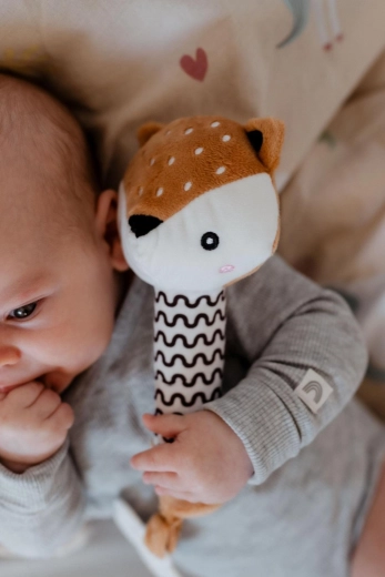 Couinement doux pour stimuler l’ouïe