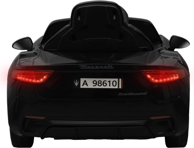 Design MASERATI sous licence avec des détails réalistes