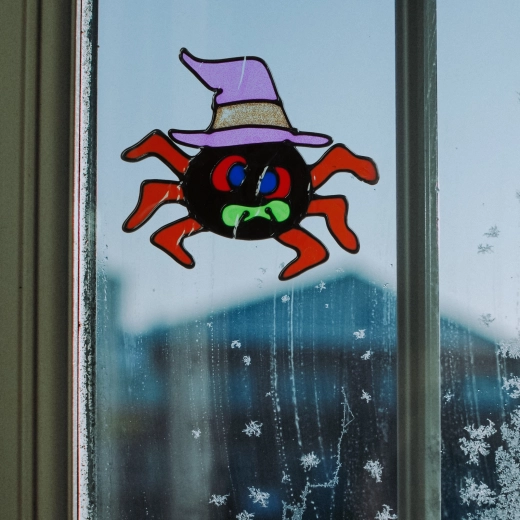 Décoration d’Halloween pour fenêtre – araignée colorée scintillante