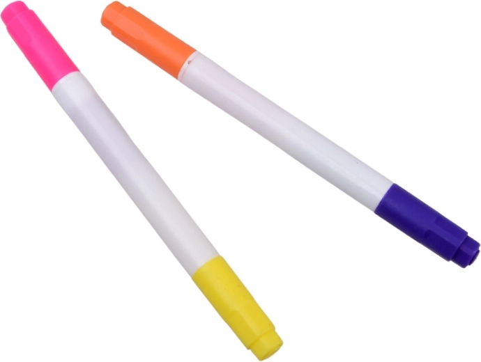Quatre couleurs dans deux feutres double face