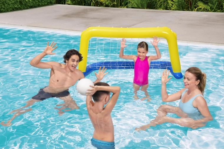 Jeu amusant dans l’eau