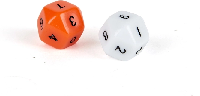 Dés de score et mini ballon pour une partie palpitante