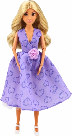 Élégante robe violette à cœurs
