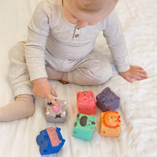 Cubes souples avec son de couinement