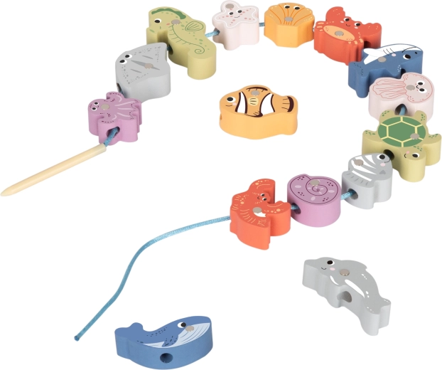 Enfilage de formes marines pour la motricité fine