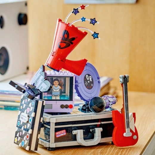 Minifigurine et scène inspirée de Good 4 U