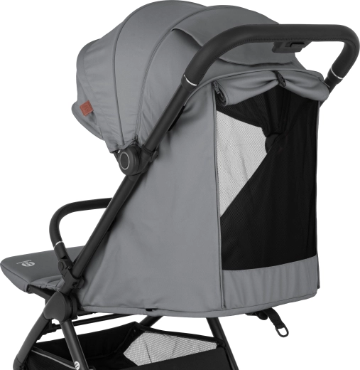 Confort pour l’enfant : position allongée, ventilation et protection solaire