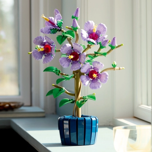 Modèle richement fleuri, plein de détails