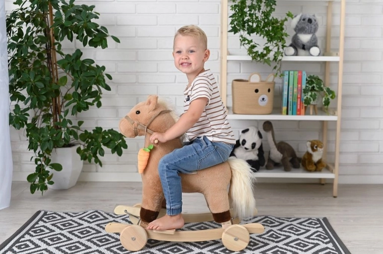 Cheval doux pour les aventures des enfants