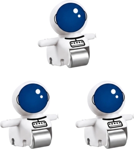 Trois figurines d