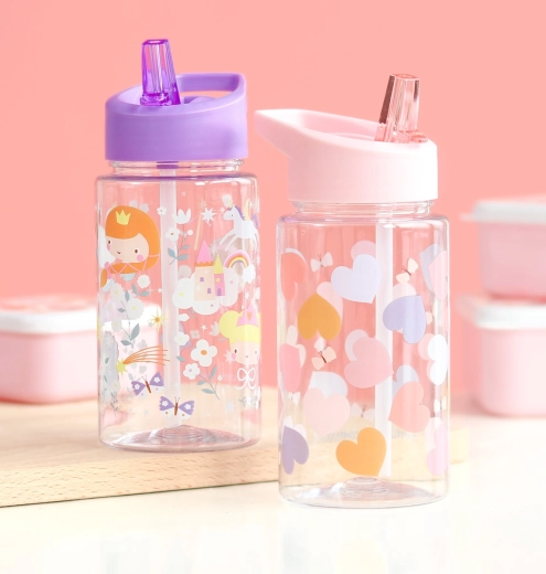 Bouteille transparente avec un adorable motif de petits cœurs