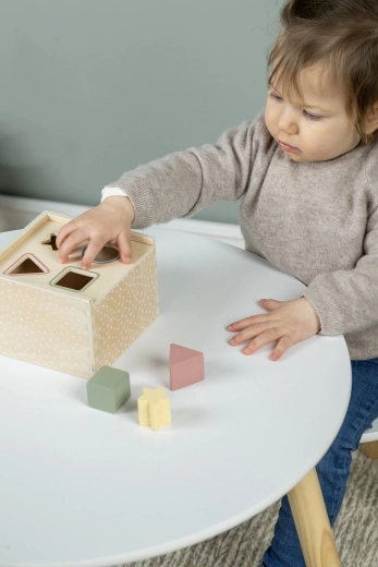Découverte des formes, des couleurs et de la logique par le jeu