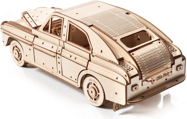 Voiture rétro détaillée à l’échelle 1:16