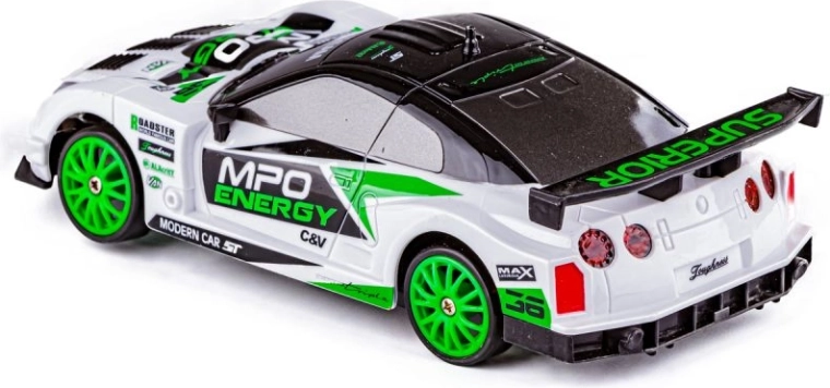 4WD et pneus de drift pour un dérapage contrôlé