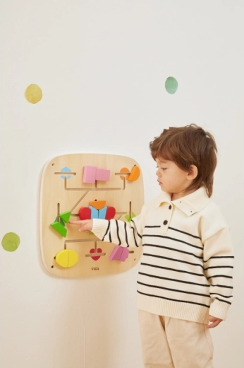 Apprentissage des couleurs, des formes et des relations