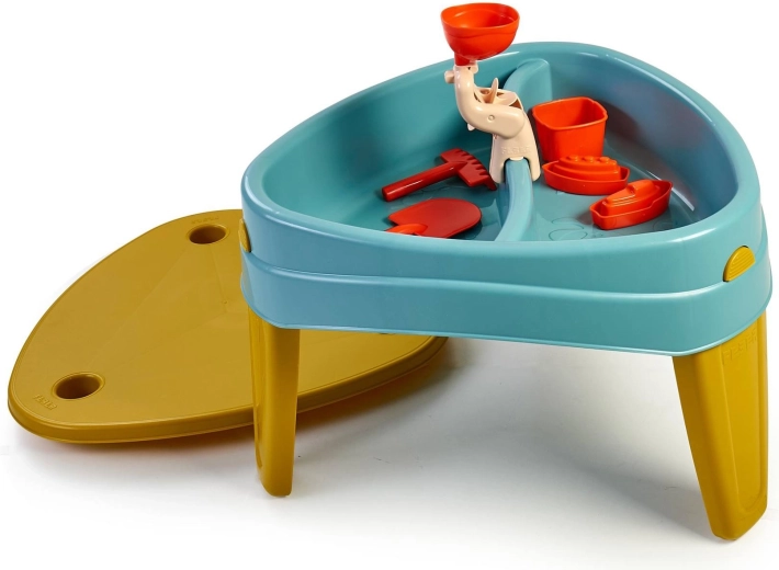 Amusement avec l’eau et le sable