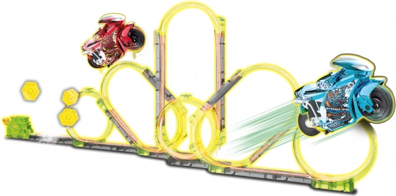 Piste super Spin and Build avec deux motos
