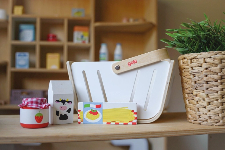 Panier d’achat en bois Goki MiniShopper avec porte-monnaie