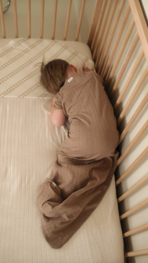 Sommeil en toute sécurité sans couette rejetée