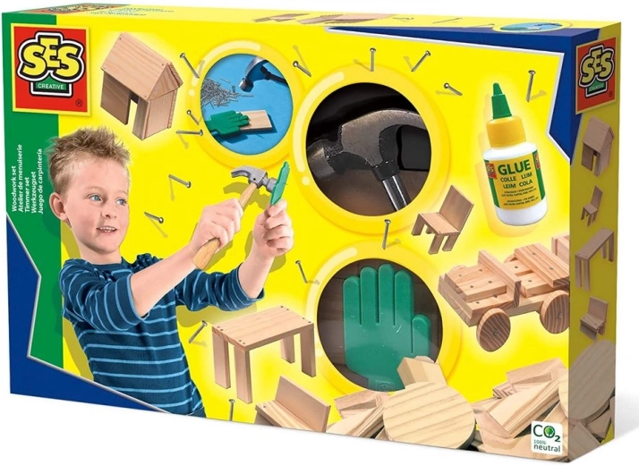 De vrais outils et des pièces en bois dans un seul coffret