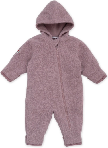 Détails confort : protection du menton et capuche