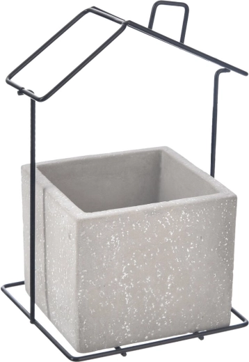 Cache-pot maison en béton et métal gris